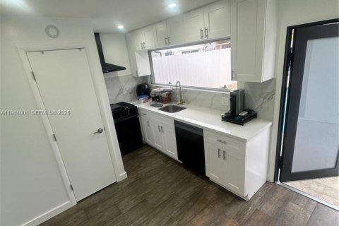 House in Miami, Florida 3 bedrooms, 136.75 sq.m. № 2000969 - photo 29