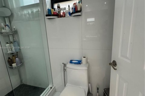 House in Miami, Florida 3 bedrooms, 136.75 sq.m. № 2000969 - photo 21