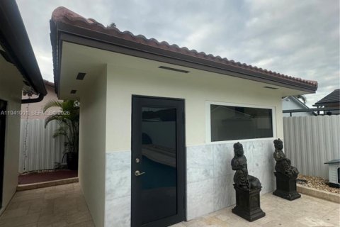 House in Miami, Florida 3 bedrooms, 136.75 sq.m. № 2000969 - photo 28
