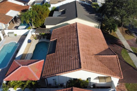 House in Miami, Florida 3 bedrooms, 136.75 sq.m. № 2000969 - photo 7