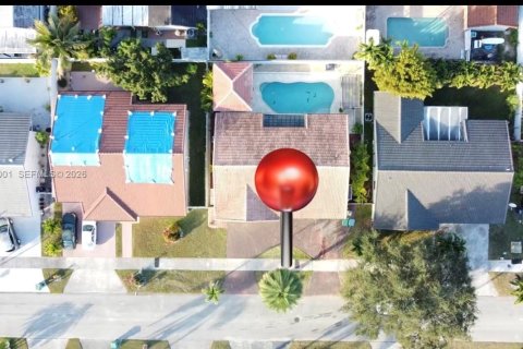 House in Miami, Florida 3 bedrooms, 136.75 sq.m. № 2000969 - photo 3