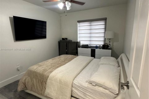 House in Miami, Florida 3 bedrooms, 136.75 sq.m. № 2000969 - photo 16