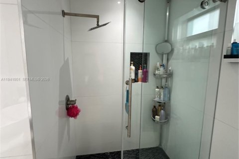 House in Miami, Florida 3 bedrooms, 136.75 sq.m. № 2000969 - photo 22