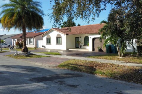 House in Miami, Florida 3 bedrooms, 136.75 sq.m. № 2000969 - photo 9