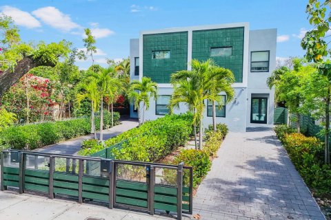 Propiedad comercial en venta en Miami, Florida, 481.98 m2 № 1738315 - foto 1