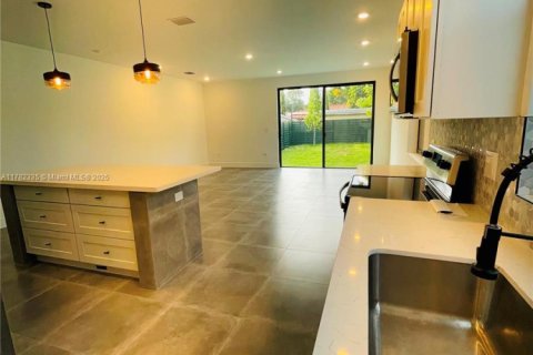 Propiedad comercial en venta en Miami, Florida, 481.98 m2 № 1738315 - foto 8