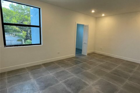 Propiedad comercial en venta en Miami, Florida, 481.98 m2 № 1738315 - foto 13
