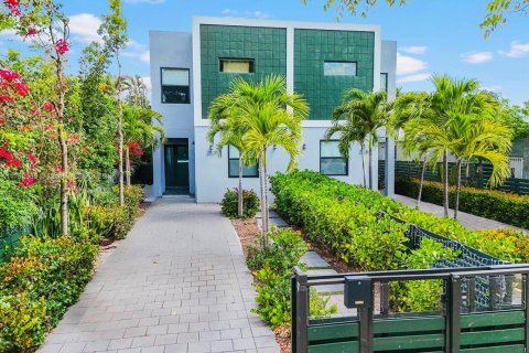 Propiedad comercial en venta en Miami, Florida, 481.98 m2 № 1738315 - foto 2