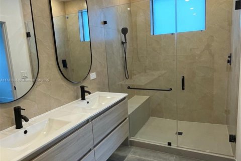 Propiedad comercial en venta en Miami, Florida, 481.98 m2 № 1738315 - foto 18