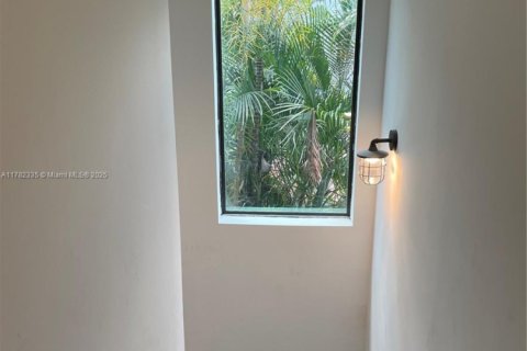 Propiedad comercial en venta en Miami, Florida, 481.98 m2 № 1738315 - foto 11