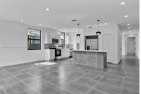 Propiedad comercial en venta en Miami, Florida, 481.98 m2 № 1738315 - foto 5