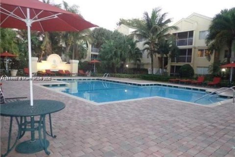 Condominio en venta en Tamarac, Florida, 1 dormitorio, 64.57 m2 № 1940015 - foto 8