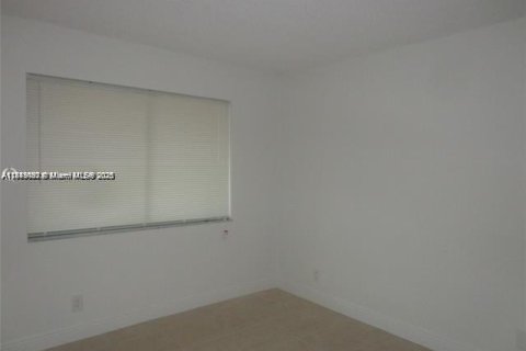 Condo in Tamarac, Florida, 1 bedroom  № 1940015 - photo 6