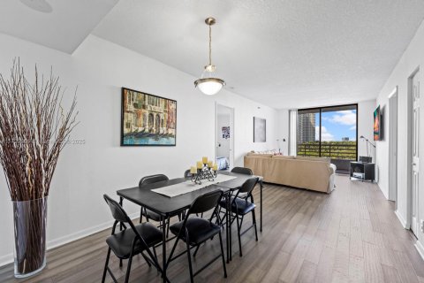 Condo in Aventura, Florida, 2 bedrooms  № 2036870 - photo 9