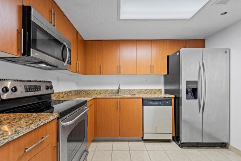 Condo in Aventura, Florida, 2 bedrooms  № 2036870 - photo 8