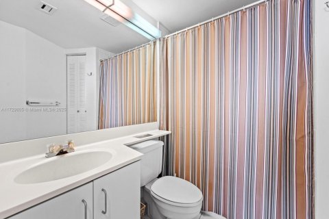 Condo in Aventura, Florida, 2 bedrooms  № 2036870 - photo 13