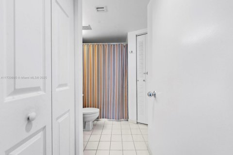 Condo in Aventura, Florida, 2 bedrooms  № 2036870 - photo 12