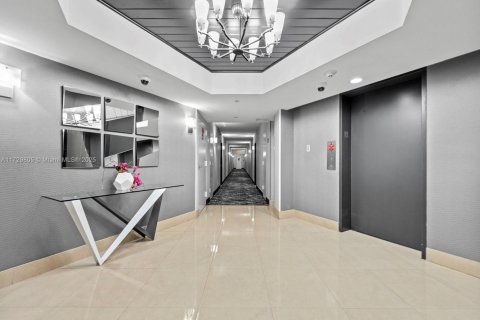 Condo in Aventura, Florida, 2 bedrooms  № 2036870 - photo 20