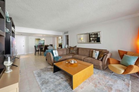 Condominio en alquiler en South Palm Beach, Florida, 3 dormitorios, 156.73 m2 № 1231268 - foto 1