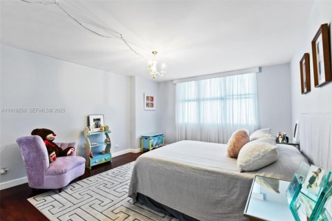 Condo in Miami, Florida, 2 bedrooms  № 2076696 - photo 19