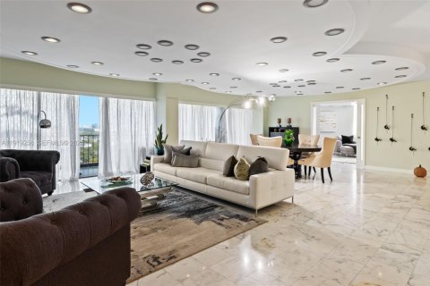 Condo in Miami, Florida, 2 bedrooms  № 2076696 - photo 5