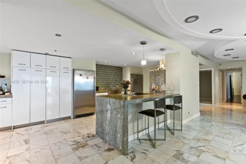 Condo in Miami, Florida, 2 bedrooms  № 2076696 - photo 8