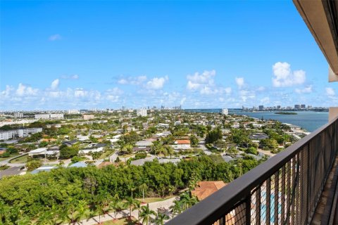 Condo in Miami, Florida, 2 bedrooms  № 2076696 - photo 4