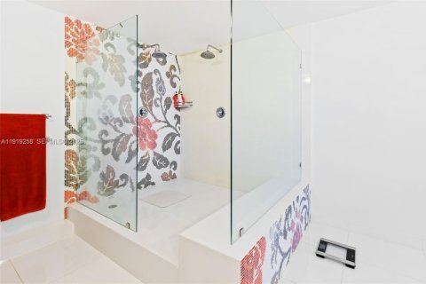 Condo in Miami, Florida, 2 bedrooms  № 2076696 - photo 16