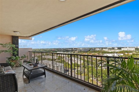 Condo in Miami, Florida, 2 bedrooms  № 2076696 - photo 3