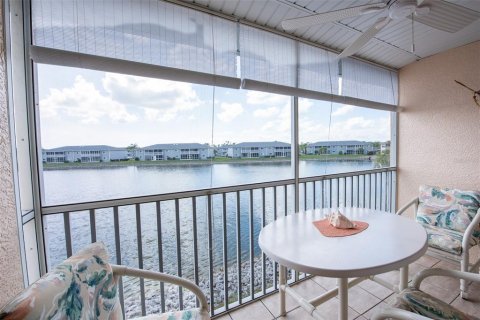 Condo in Lake Suzy, Florida, 3 bedrooms  № 1562331 - photo 2
