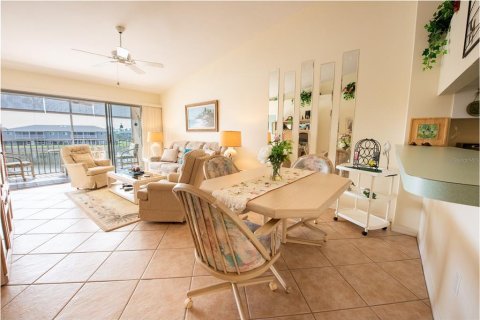 Condo in Lake Suzy, Florida, 3 bedrooms  № 1562331 - photo 7