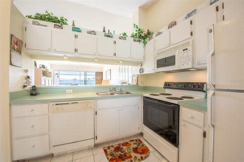 Condo in Lake Suzy, Florida, 3 bedrooms  № 1562331 - photo 11