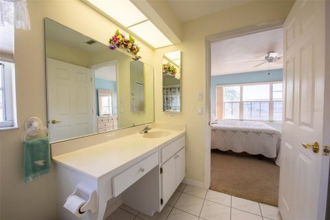 Condo in Lake Suzy, Florida, 3 bedrooms  № 1562331 - photo 19