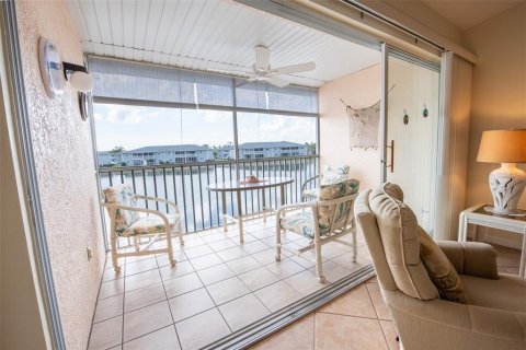 Condo in Lake Suzy, Florida, 3 bedrooms  № 1562331 - photo 26