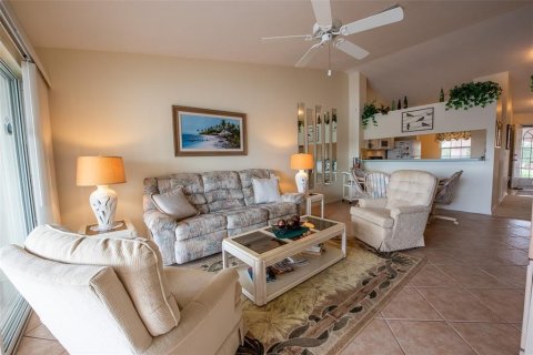 Condo in Lake Suzy, Florida, 3 bedrooms  № 1562331 - photo 9