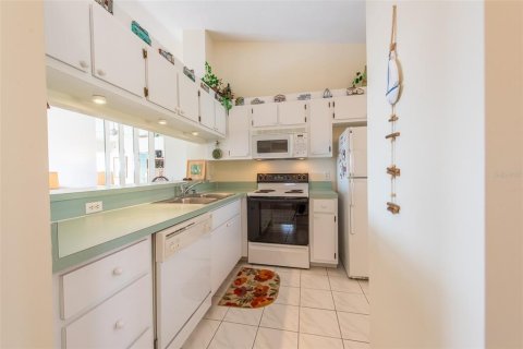 Condo in Lake Suzy, Florida, 3 bedrooms  № 1562331 - photo 13
