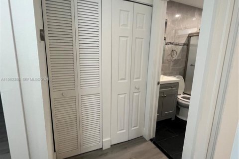 Villa ou maison à vendre à Hialeah, Floride: 3 chambres, 176.14 m2 № 2025020 - photo 6