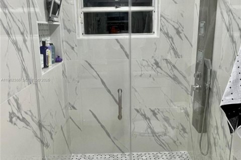 Villa ou maison à vendre à Hialeah, Floride: 3 chambres, 176.14 m2 № 2025020 - photo 17