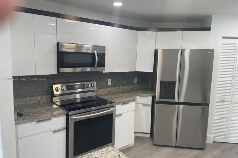 Villa ou maison à vendre à Hialeah, Floride: 3 chambres, 176.14 m2 № 2025020 - photo 8