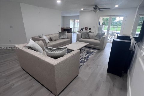 Villa ou maison à vendre à Hialeah, Floride: 3 chambres, 176.14 m2 № 2025020 - photo 12