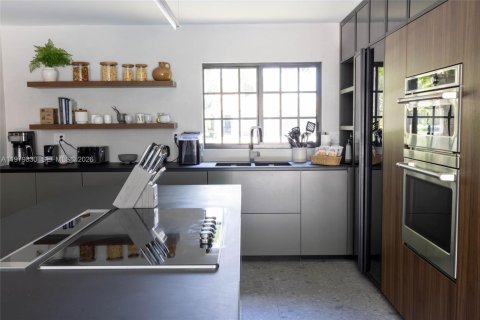 House in Fort Lauderdale, Florida 5 bedrooms, 268.58 sq.m. № 2045598 - photo 22