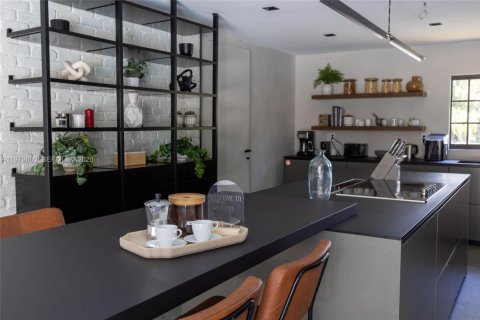 House in Fort Lauderdale, Florida 5 bedrooms, 268.58 sq.m. № 2045598 - photo 21