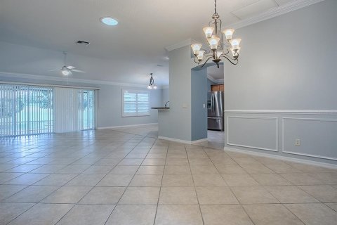 Villa ou maison à vendre à The Villages, Floride: 3 chambres, 185.34 m2 № 1866111 - photo 5