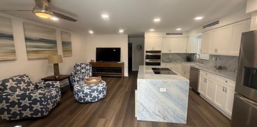 Condo in Ocean Ridge, Florida, 1 bedroom № 2153754