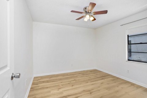 House in Tampa, Florida 3 bedrooms, 133.87 sq.m. № 1873333 - photo 12