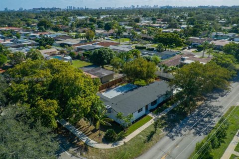 Casa en venta en Hollywood, Florida, 4 dormitorios, 205.78 m2 № 1993371 - foto 7