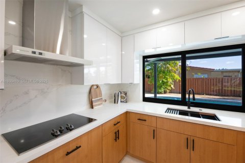 Casa en venta en Hollywood, Florida, 4 dormitorios, 205.78 m2 № 1993371 - foto 15