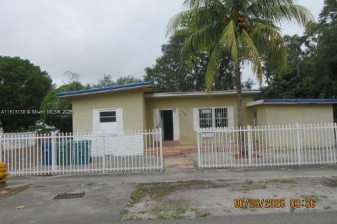 Casa en venta en Miami, Florida, 2 dormitorios, 87.05 m2 № 1969319 - foto 1