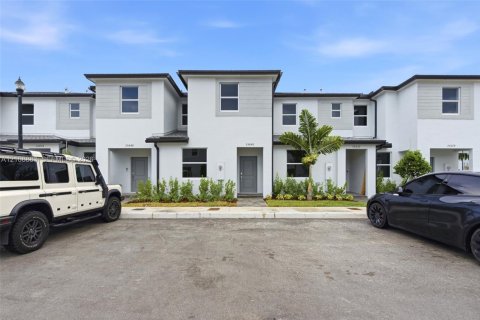 Villa ou maison à louer à Homestead, Floride: 3 chambres, 143.53 m2 № 2422930 - photo 2