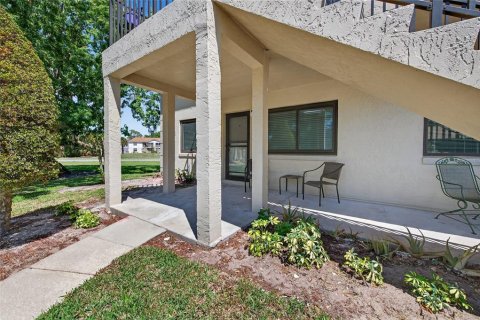 Condo in South Daytona, Florida, 2 bedrooms № 2215745